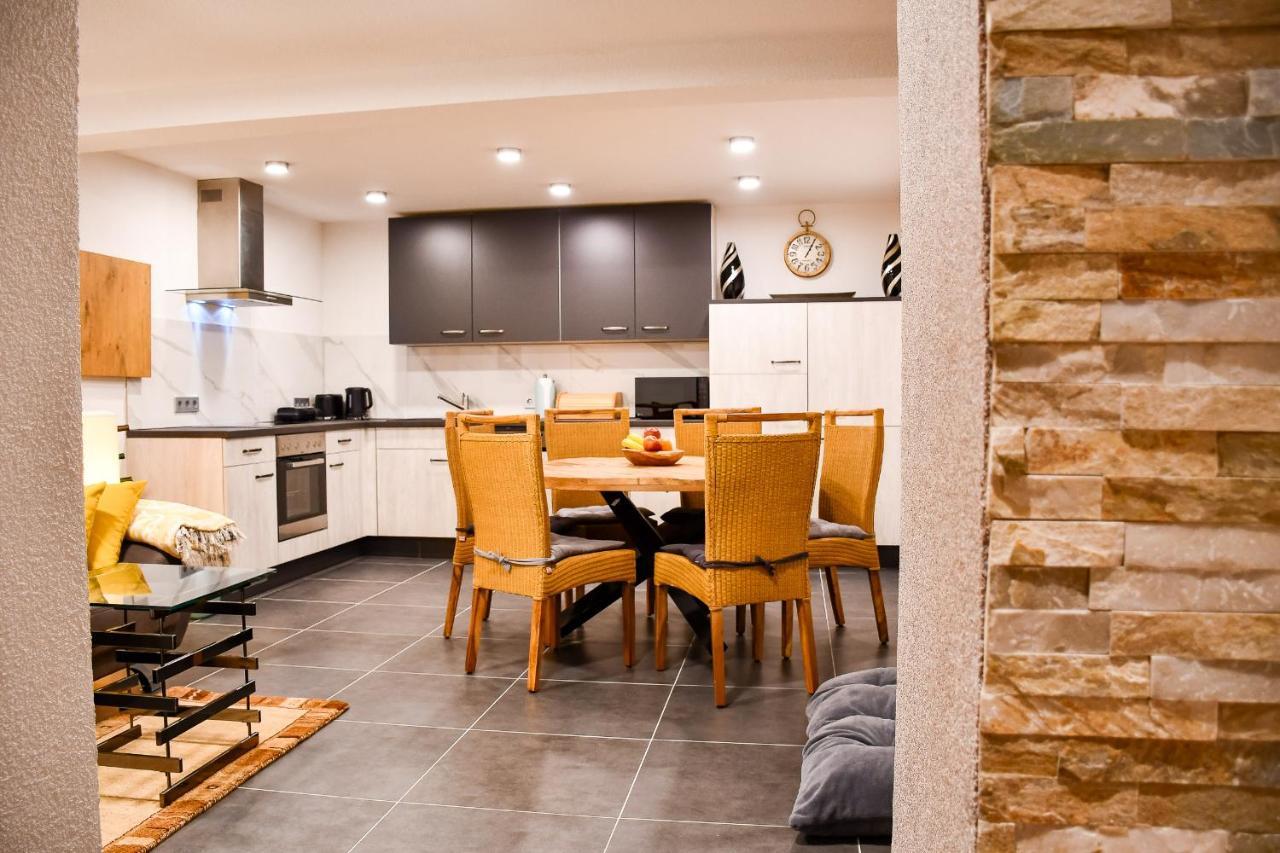 Ferienwohnung Dina ฮาสลัค อิม คินซิกทัล ภายนอก รูปภาพ